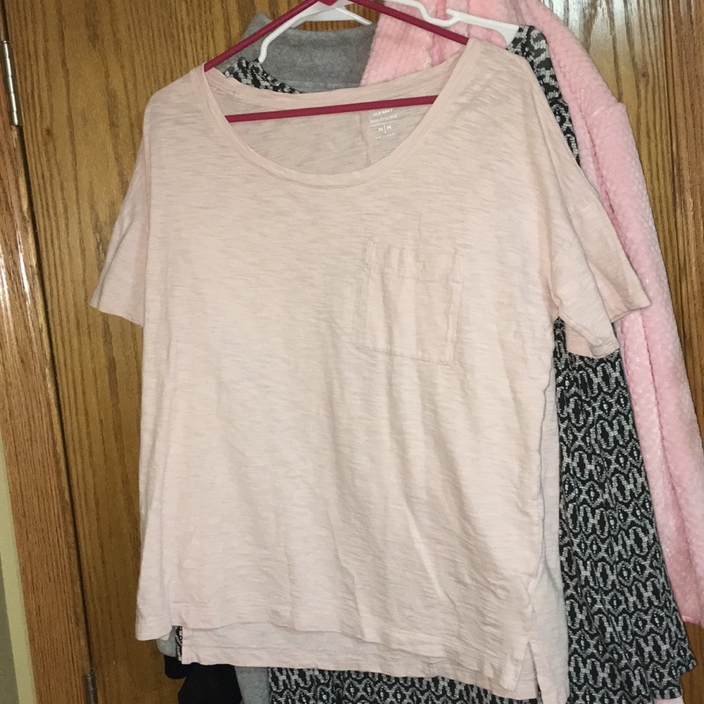 Light pink wavy short sleeve shirt